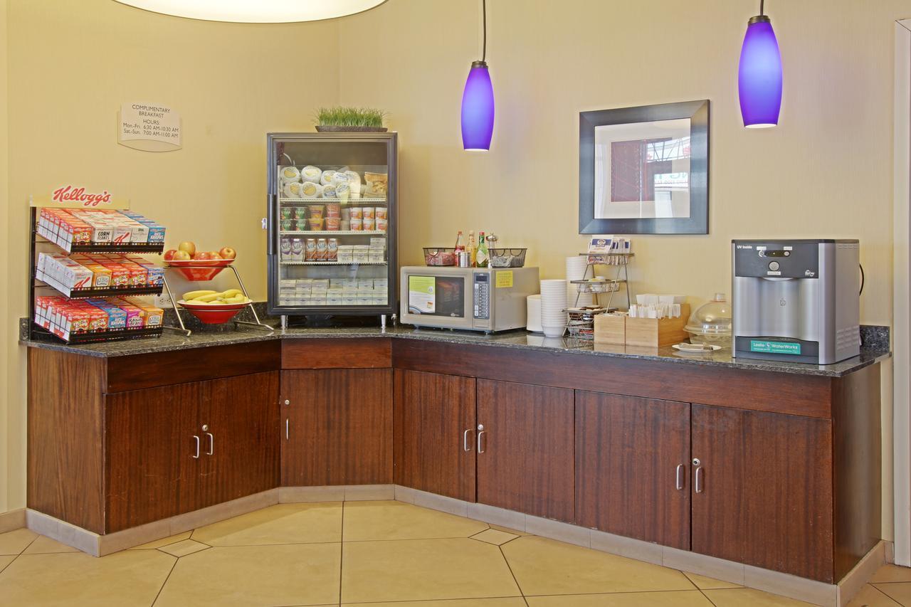 Fairfield Inn & Suites By Marriott New York Long Island City/Manhattan View Restaurant bilde