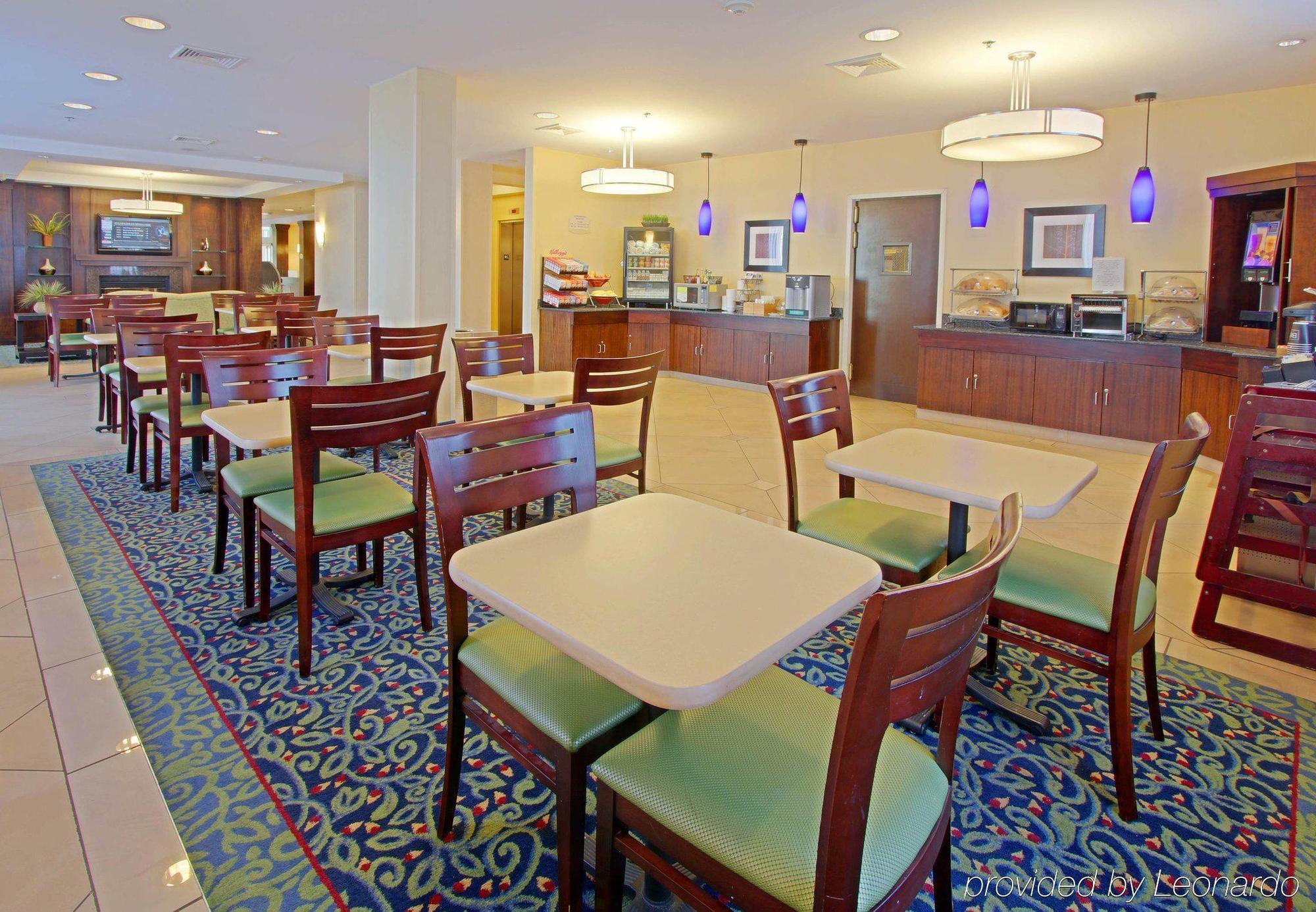 Fairfield Inn & Suites By Marriott New York Long Island City/Manhattan View Restaurant bilde